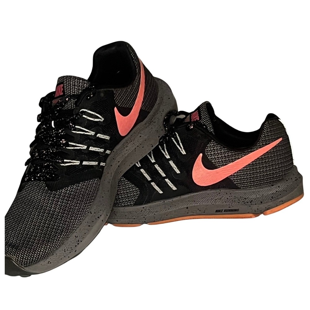 Nike Running Run Swift Womens SE Black Sunset Pulse Pink sneaker 8.5 CK6696-001